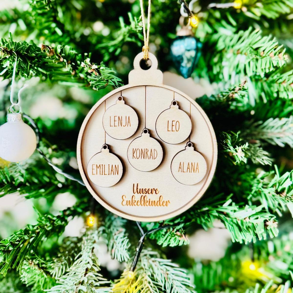 Personalisierte Christbaumkugel mit Wunschnamen und Wunschtext aus Holz 5 Kugeln