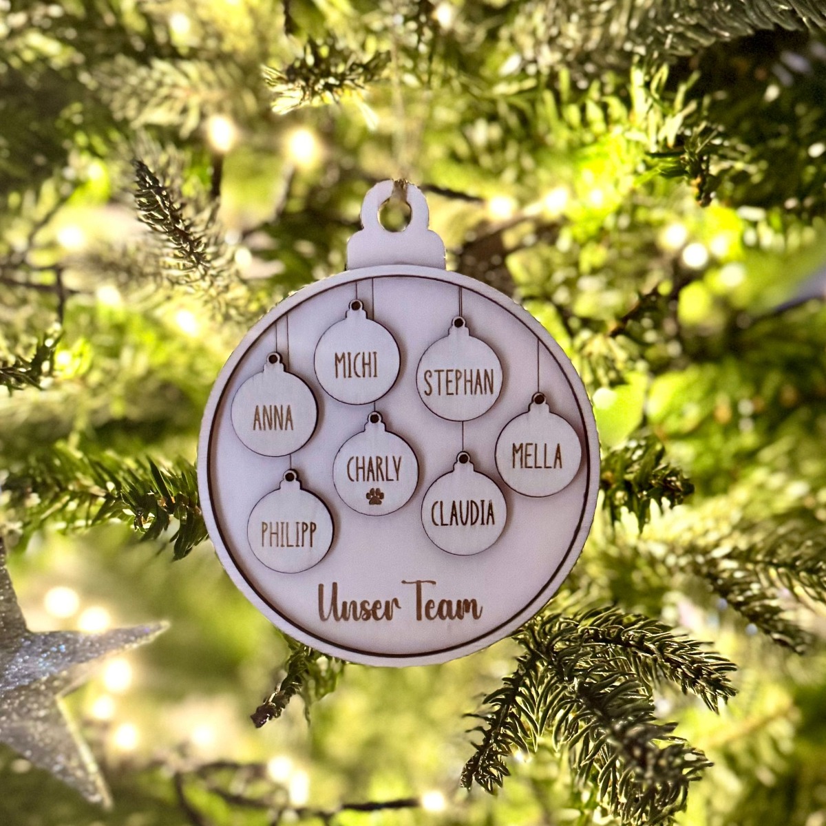 Personalisierte Christbaumkugel mit Wunschnamen und Wunschtext aus Holz 7 Kugeln
