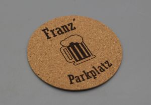 Untersetzer aus Kork mit Wunschgravur "Bierparkplatz"